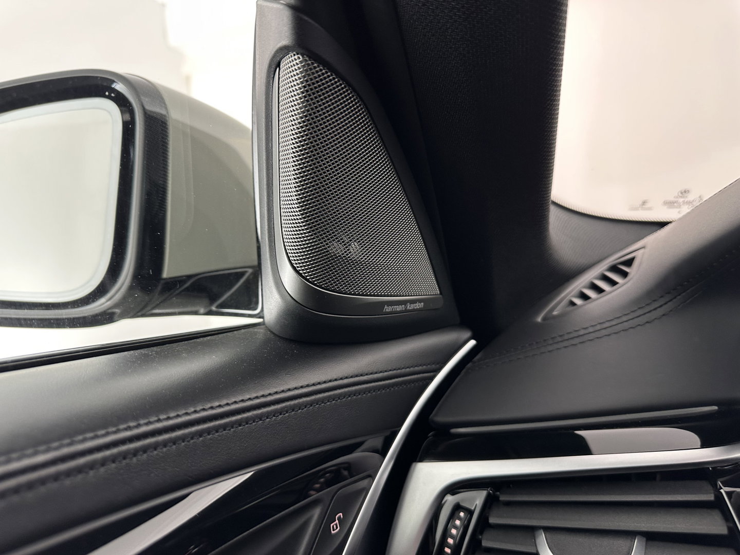 BMW 5 Serie Touring 530i High Executive M-Sportpack (INCL.BTW) Aut. *PANO | HEAD-UP | LEATHER | TOPVIEW | HARMAN/KARDON | FULL-LED | ADAPTIVE-CRUISE | BLINDSPOT | HEATED-COMFORTSEATS | KEYLESS | DAB | DIGI-COCKPIT | PRIVACY-GLASS | SHIFTPADDLE