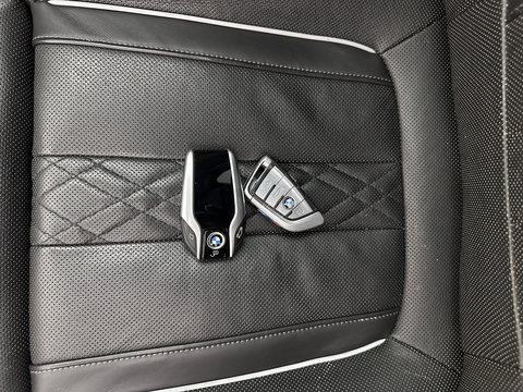 BMW 5 Serie Touring 530i High Executive M-Sportpack (INCL.BTW) Aut. *PANO | HEAD-UP | LEATHER | TOPVIEW | HARMAN/KARDON | FULL-LED | ADAPTIVE-CRUISE | BLINDSPOT | HEATED-COMFORTSEATS | KEYLESS | DAB | DIGI-COCKPIT | PRIVACY-GLASS | SHIFTPADDLE