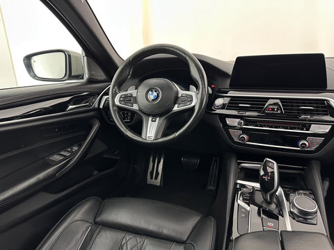 BMW 5 Serie Touring 530i High Executive M-Sportpack (INCL.BTW) Aut. *PANO | HEAD-UP | LEATHER | TOPVIEW | HARMAN/KARDON | FULL-LED | ADAPTIVE-CRUISE | BLINDSPOT | HEATED-COMFORTSEATS | KEYLESS | DAB | DIGI-COCKPIT | PRIVACY-GLASS | SHIFTPADDLE
