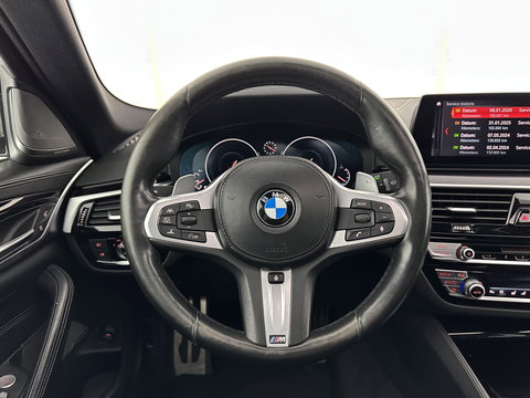 BMW 5 Serie Touring 530i High Executive M-Sportpack (INCL.BTW) Aut. *PANO | HEAD-UP | LEATHER | TOPVIEW | HARMAN/KARDON | FULL-LED | ADAPTIVE-CRUISE | BLINDSPOT | HEATED-COMFORTSEATS | KEYLESS | DAB | DIGI-COCKPIT | PRIVACY-GLASS | SHIFTPADDLE