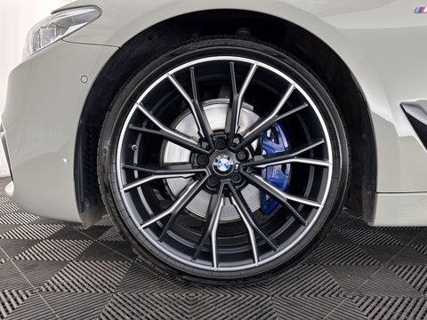 BMW 5 Serie Touring 530i High Executive M-Sportpack (INCL.BTW) Aut. *PANO | HEAD-UP | LEATHER | TOPVIEW | HARMAN/KARDON | FULL-LED | ADAPTIVE-CRUISE | BLINDSPOT | HEATED-COMFORTSEATS | KEYLESS | DAB | DIGI-COCKPIT | PRIVACY-GLASS | SHIFTPADDLE