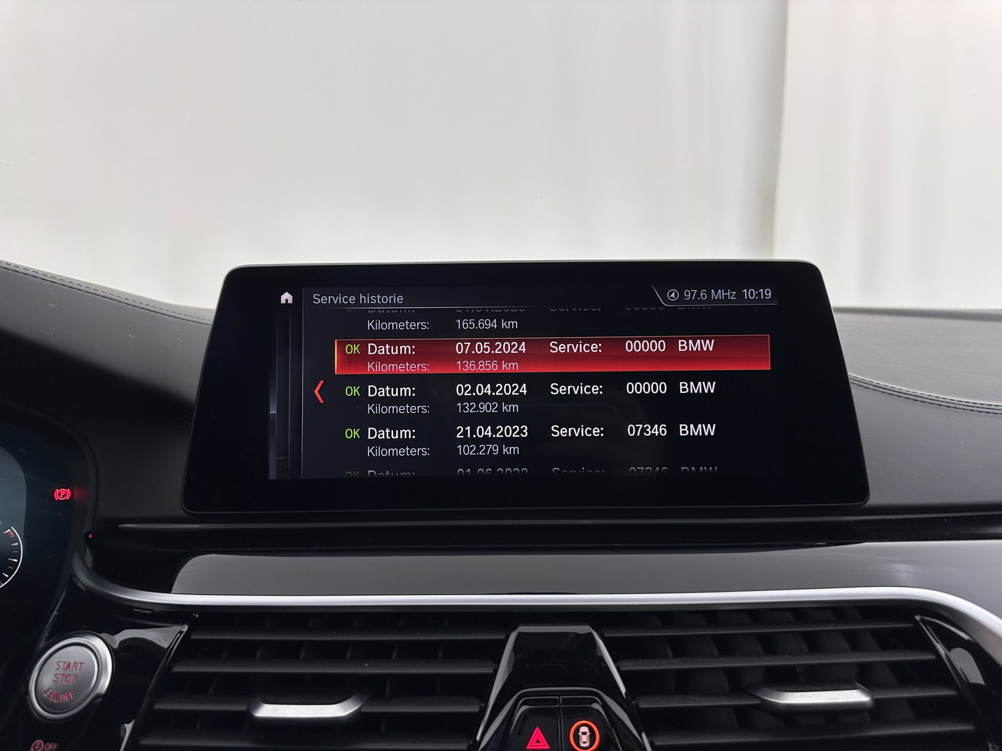 BMW 5 Serie Touring 530i High Executive M-Sportpack (INCL.BTW) Aut. *PANO | HEAD-UP | LEATHER | TOPVIEW | HARMAN/KARDON | FULL-LED | ADAPTIVE-CRUISE | BLINDSPOT | HEATED-COMFORTSEATS | KEYLESS | DAB | DIGI-COCKPIT | PRIVACY-GLASS | SHIFTPADDLE