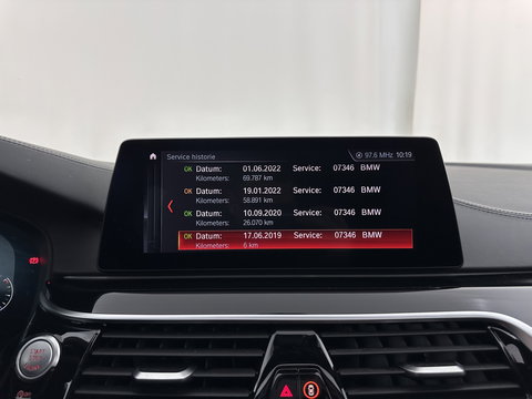 BMW 5 Serie Touring 530i High Executive M-Sportpack (INCL.BTW) Aut. *PANO | HEAD-UP | LEATHER | TOPVIEW | HARMAN/KARDON | FULL-LED | ADAPTIVE-CRUISE | BLINDSPOT | HEATED-COMFORTSEATS | KEYLESS | DAB | DIGI-COCKPIT | PRIVACY-GLASS | SHIFTPADDLE