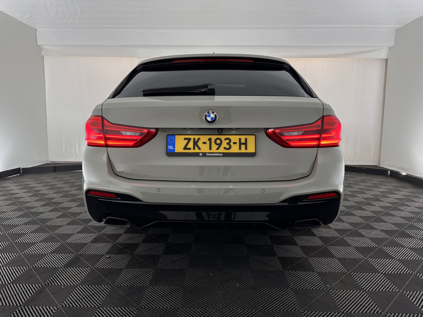 BMW 5 Serie Touring 530i High Executive M-Sportpack (INCL.BTW) Aut. *PANO | HEAD-UP | LEATHER | TOPVIEW | HARMAN/KARDON | FULL-LED | ADAPTIVE-CRUISE | BLINDSPOT | HEATED-COMFORTSEATS | KEYLESS | DAB | DIGI-COCKPIT | PRIVACY-GLASS | SHIFTPADDLE