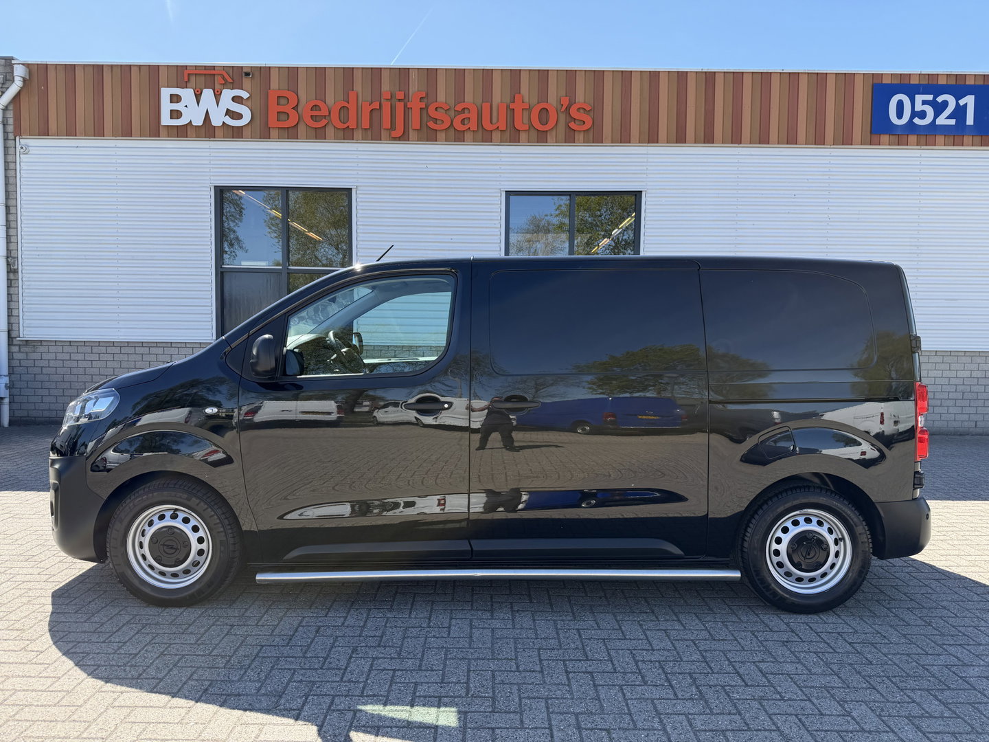 Opel Vivaro 1.5 CDTI L2H1 Selection / euro 6 / bpm vrij / vaste prijs rijklaar € 17.950 ex btw / lease vanaf € 302 / dubbele schuifdeur / zwart metallic / trekhaak / airco / cruise