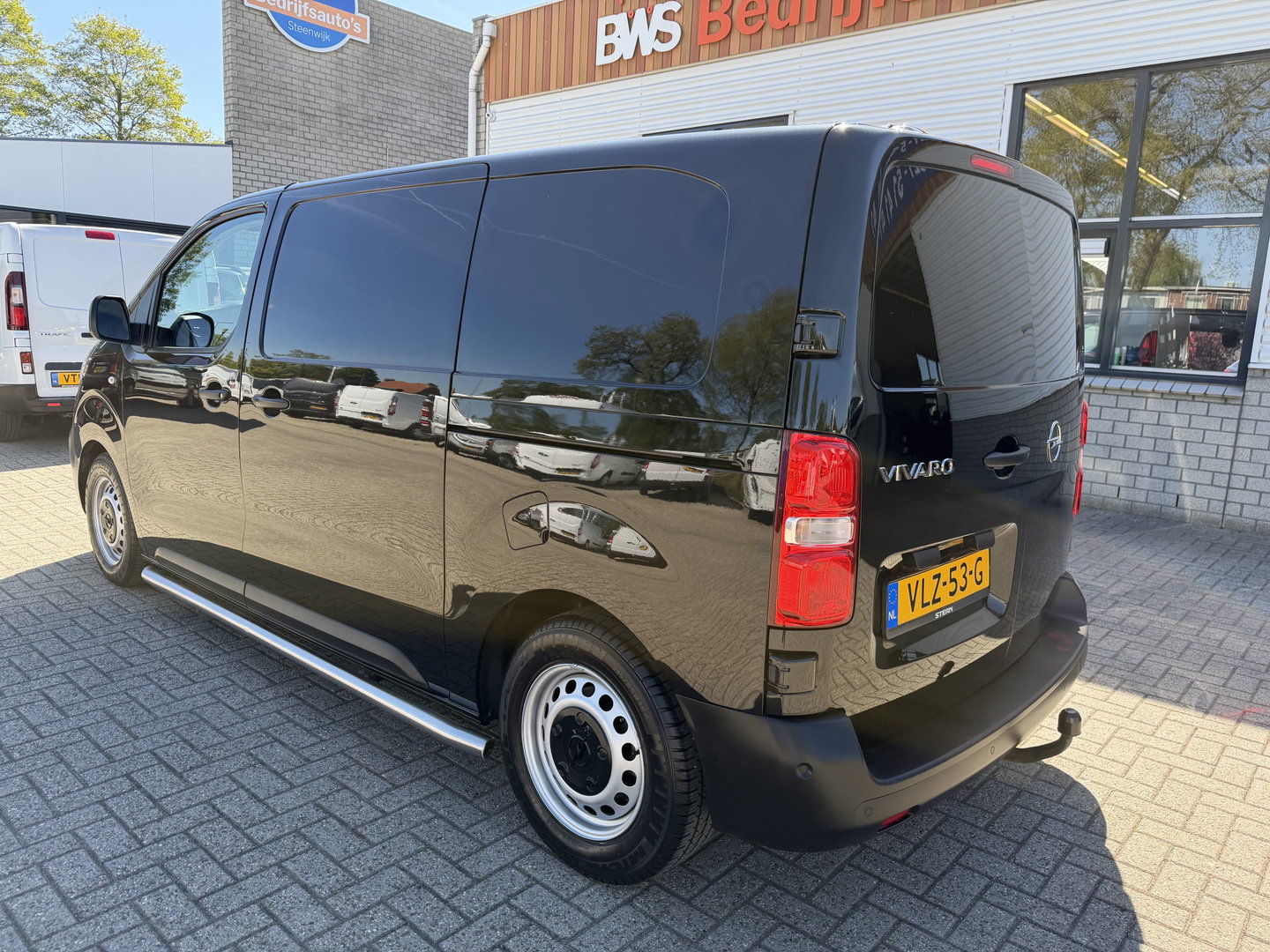 Opel Vivaro 1.5 CDTI L2H1 Selection / euro 6 / bpm vrij / vaste prijs rijklaar € 17.950 ex btw / lease vanaf € 302 / dubbele schuifdeur / zwart metallic / trekhaak / airco / cruise