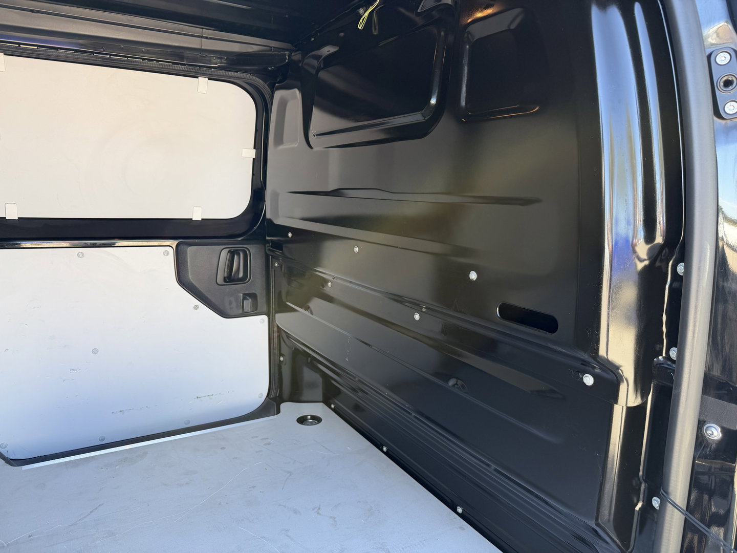 Opel Vivaro 1.5 CDTI L2H1 Selection / euro 6 / bpm vrij / vaste prijs rijklaar € 17.950 ex btw / lease vanaf € 302 / dubbele schuifdeur / zwart metallic / trekhaak / airco / cruise