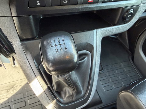 Opel Vivaro 1.5 CDTI L2H1 Selection / euro 6 / bpm vrij / vaste prijs rijklaar € 17.950 ex btw / lease vanaf € 302 / dubbele schuifdeur / zwart metallic / trekhaak / airco / cruise