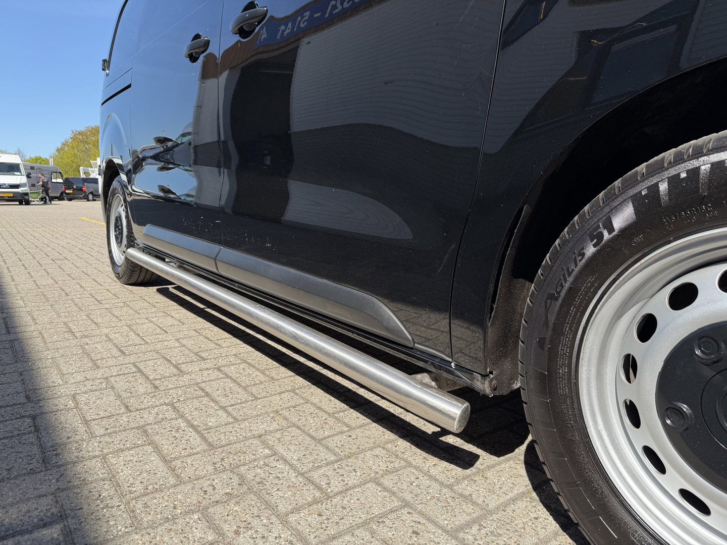 Opel Vivaro 1.5 CDTI L2H1 Selection / euro 6 / bpm vrij / vaste prijs rijklaar € 17.950 ex btw / lease vanaf € 302 / dubbele schuifdeur / zwart metallic / trekhaak / airco / cruise