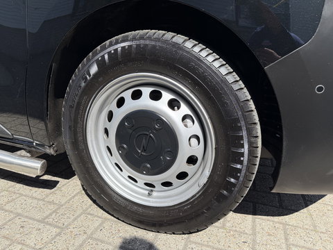 Opel Vivaro 1.5 CDTI L2H1 Selection / euro 6 / bpm vrij / vaste prijs rijklaar € 17.950 ex btw / lease vanaf € 302 / dubbele schuifdeur / zwart metallic / trekhaak / airco / cruise