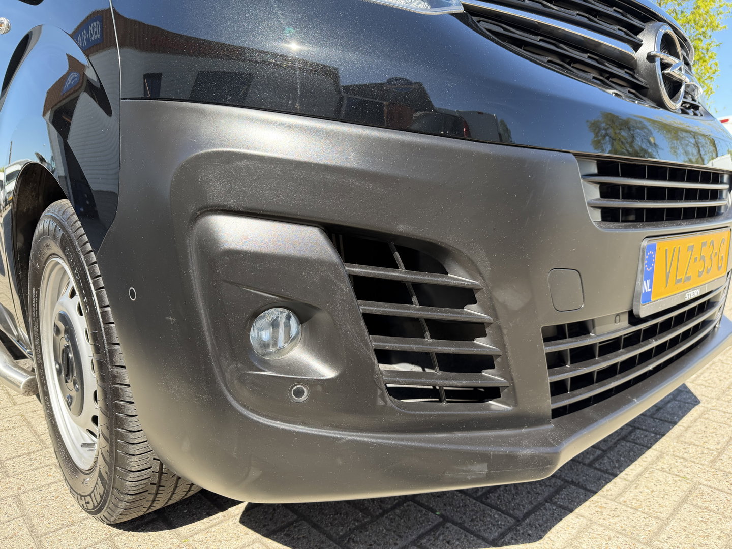 Opel Vivaro 1.5 CDTI L2H1 Selection / euro 6 / bpm vrij / vaste prijs rijklaar € 17.950 ex btw / lease vanaf € 302 / dubbele schuifdeur / zwart metallic / trekhaak / airco / cruise