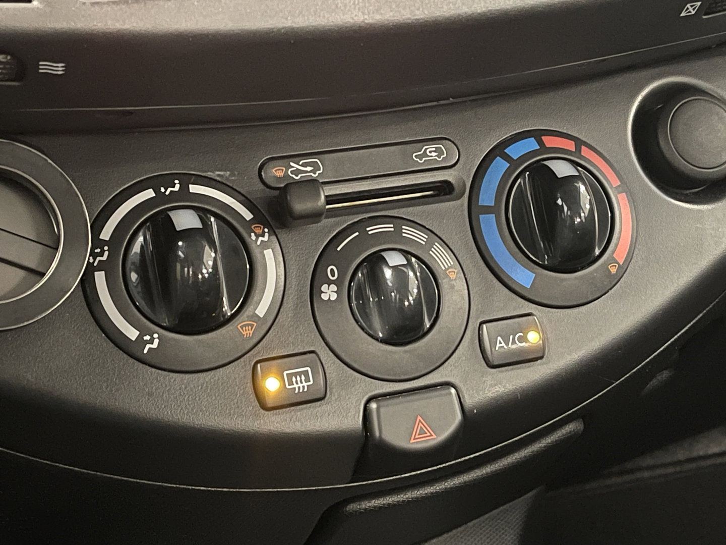 Nissan Micra 1.2 Visia | Automaat | Airconditioning | Trekhaak | Bluetooth | AUX | Elektrische Ramen |