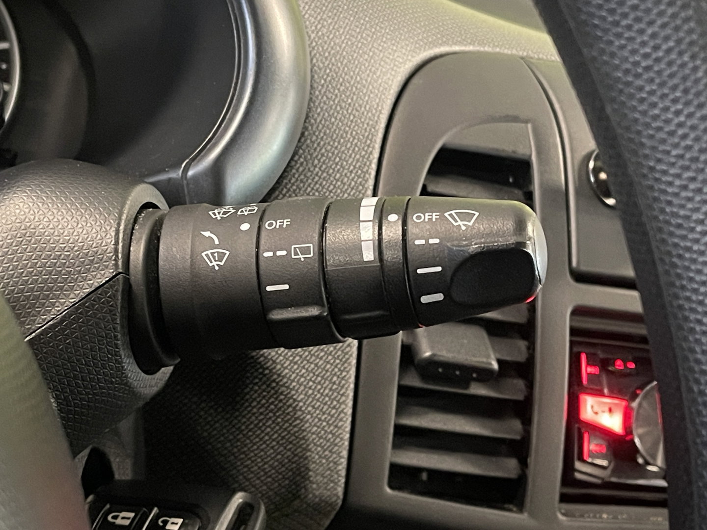 Nissan Micra 1.2 Visia | Automaat | Airconditioning | Trekhaak | Bluetooth | AUX | Elektrische Ramen |