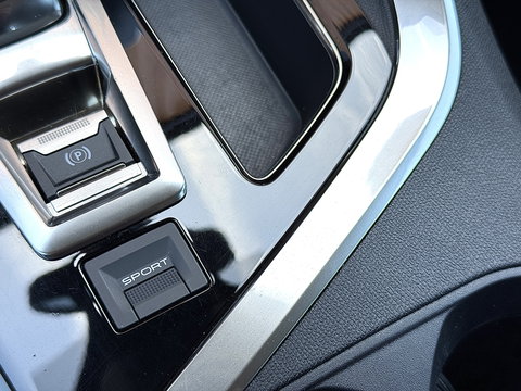 Peugeot 3008 1.2 PureTech Active | Riem Vervangen! | Dealer Onderhouden | Origineel Nederlands | Trekhaak | Apple Carplay | Android Auto | Navigatie | Lane Assist | LED |