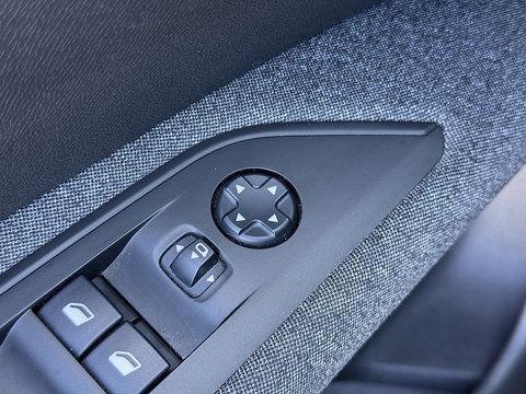 Peugeot 3008 1.2 PureTech Active | Riem Vervangen! | Dealer Onderhouden | Origineel Nederlands | Trekhaak | Apple Carplay | Android Auto | Navigatie | Lane Assist | LED |