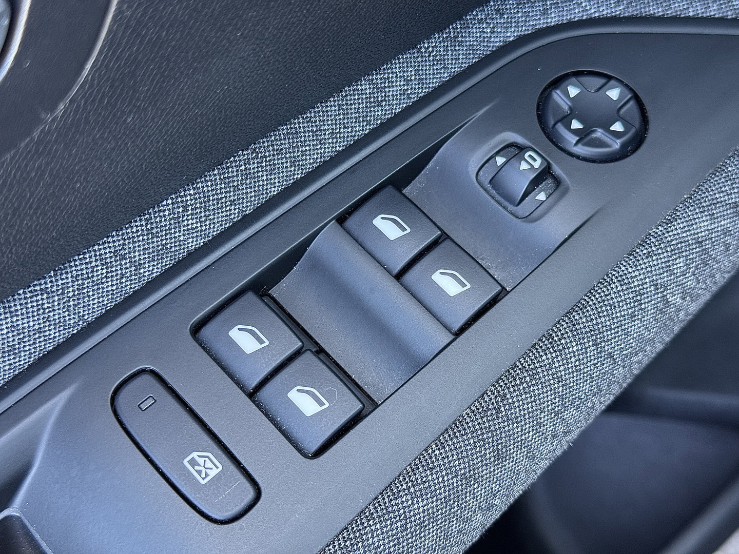 Peugeot 3008 1.2 PureTech Active | Riem Vervangen! | Dealer Onderhouden | Origineel Nederlands | Trekhaak | Apple Carplay | Android Auto | Navigatie | Lane Assist | LED |