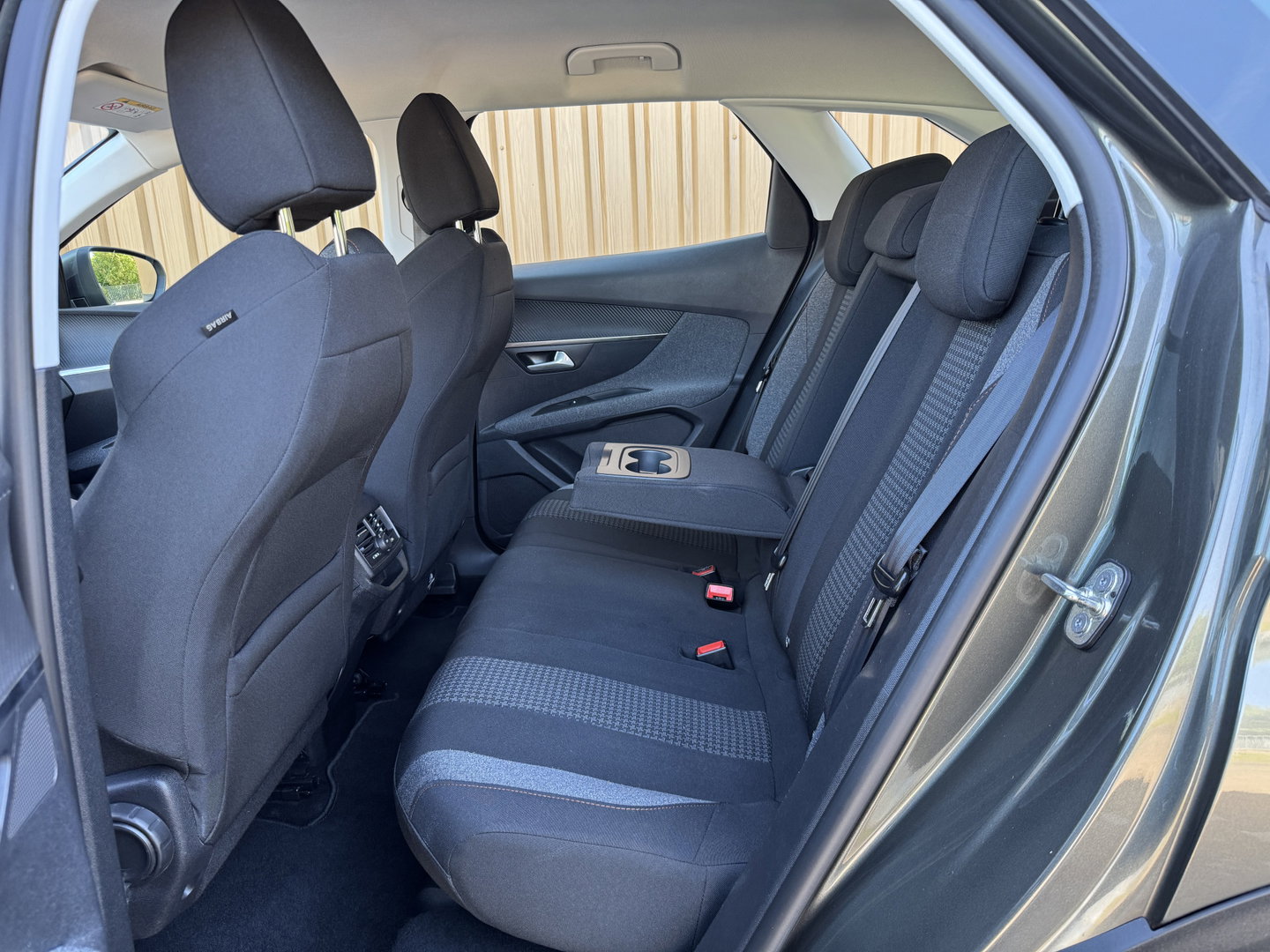 Peugeot 3008 1.2 PureTech Active | Riem Vervangen! | Dealer Onderhouden | Origineel Nederlands | Trekhaak | Apple Carplay | Android Auto | Navigatie | Lane Assist | LED |
