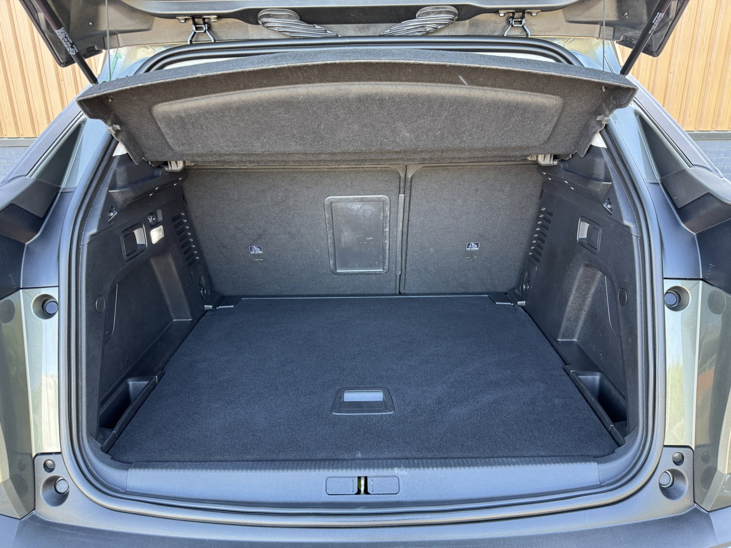 Peugeot 3008 1.2 PureTech Active | Riem Vervangen! | Dealer Onderhouden | Origineel Nederlands | Trekhaak | Apple Carplay | Android Auto | Navigatie | Lane Assist | LED |