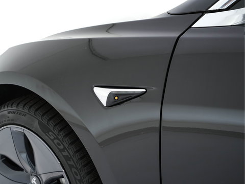 Tesla Model 3 Standard RWD Plus 60 kWh [ 3-Fase-11kW ] {SOH-84%} (INCL-BTW) Aut. *PANO | AUTO-PILOT | LEATHER | KEYLESS | FULL-LED | MEMORY-PACK | SURROUND-VIEW | DAB | CARPLAY | DIGI-COCKPIT | LANE-ASSIST | COMFORT-SEATS | 18"ALU*