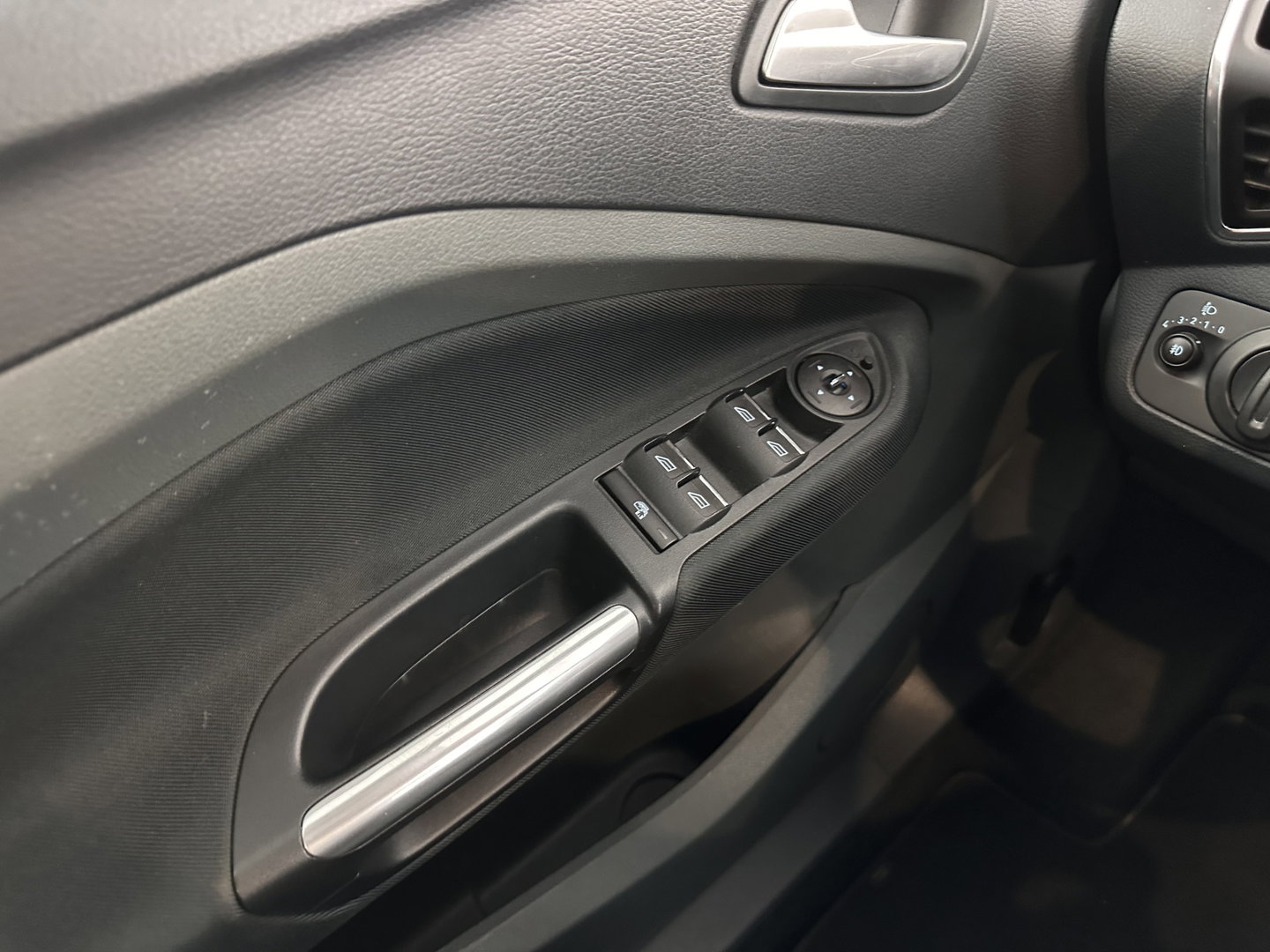 Ford C-MAX 2.0 TDCi Titanium *NAVI-FULLMAP | COMFORT-SEATS | ECC | KEYLESS | PDC | CRUISE | PRIVACY-GLASS | TOWBAR | 17''ALU*