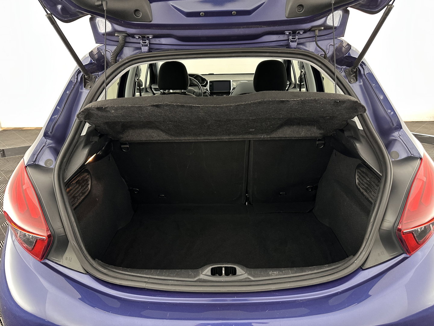 Peugeot 208 1.6 BlueHDi GT-line *LEATHER-FABRIC | SPORT-SEATS | CARPLAY | PRIVACY-GLASS | ECC | PDC | CRUISE | 17''ALU*