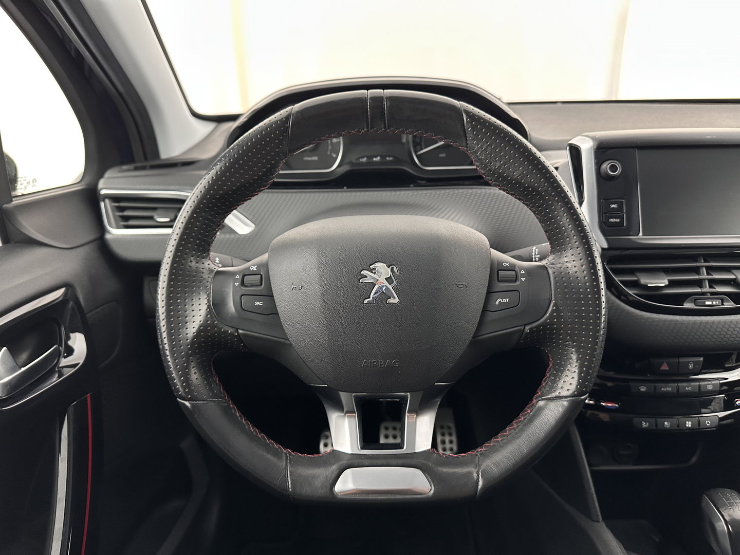 Peugeot 208 1.6 BlueHDi GT-line *LEATHER-FABRIC | SPORT-SEATS | CARPLAY | PRIVACY-GLASS | ECC | PDC | CRUISE | 17''ALU*