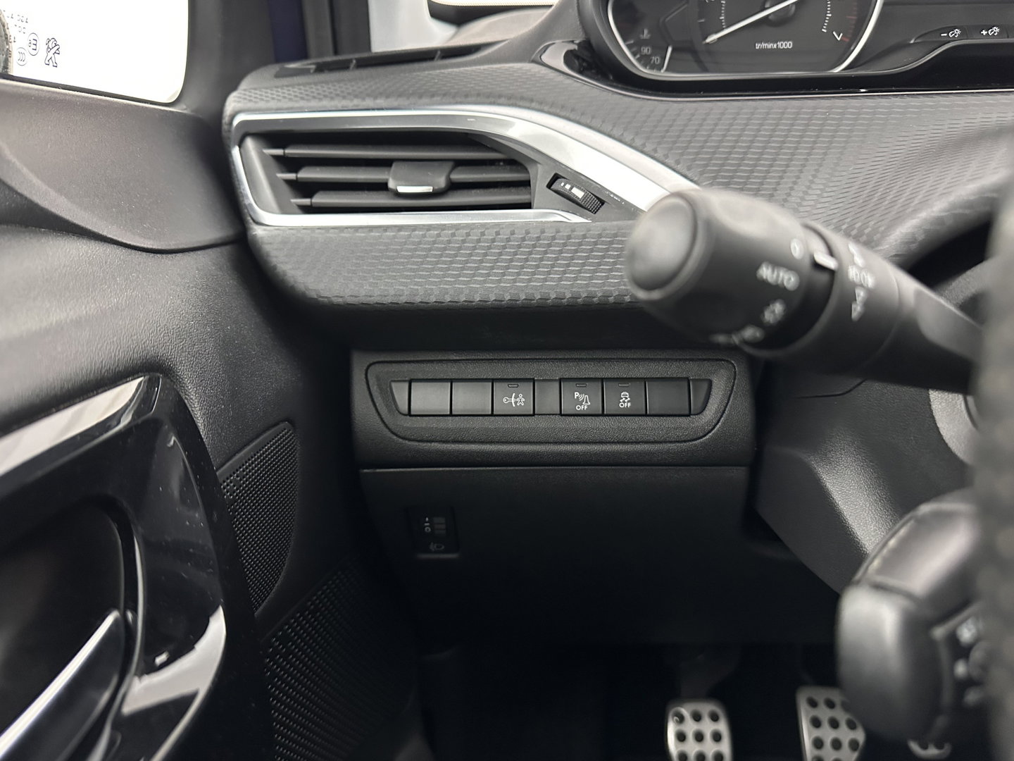 Peugeot 208 1.6 BlueHDi GT-line *LEATHER-FABRIC | SPORT-SEATS | CARPLAY | PRIVACY-GLASS | ECC | PDC | CRUISE | 17''ALU*