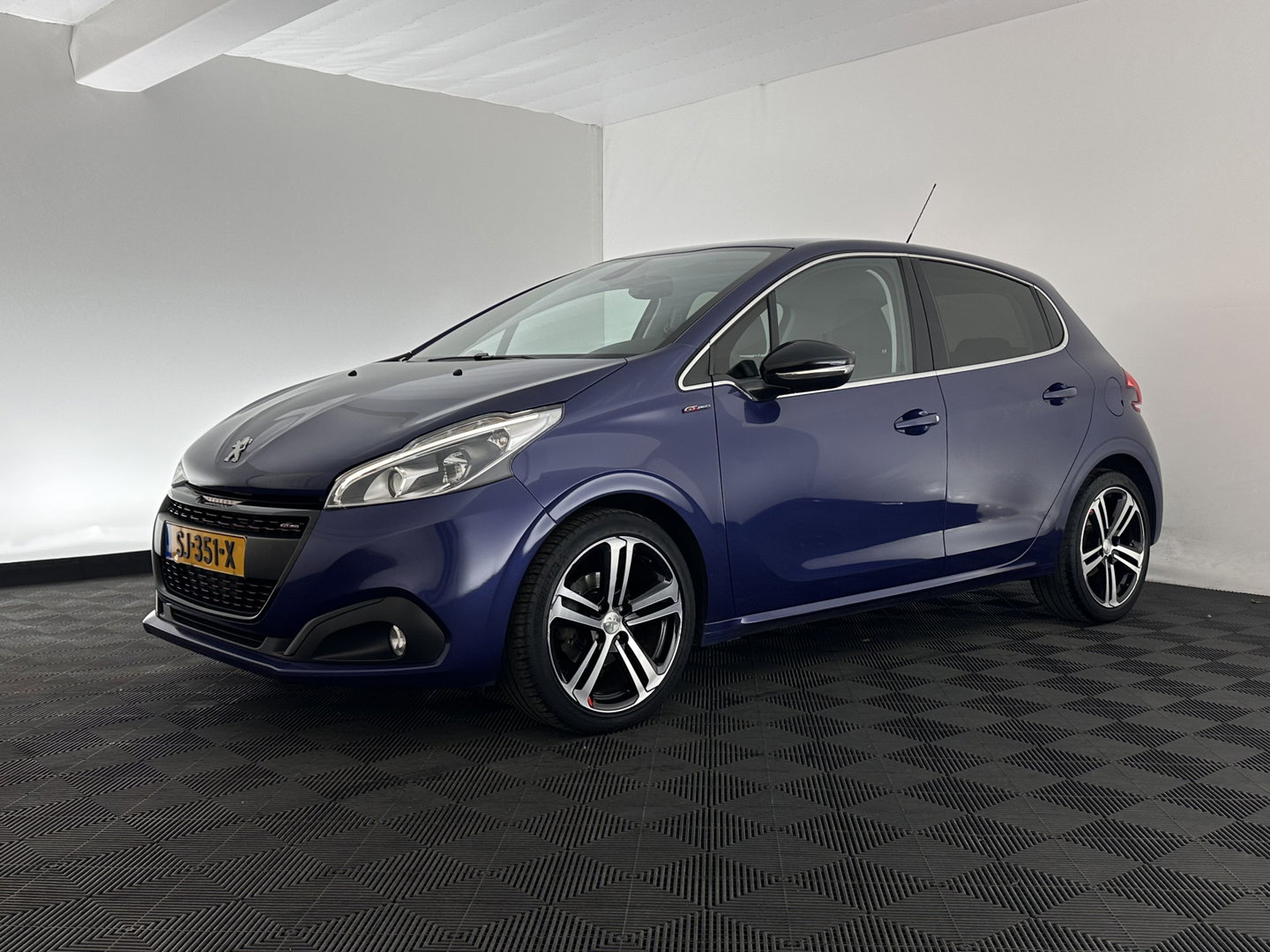 Peugeot 208 1.6 BlueHDi GT-line *LEATHER-FABRIC | SPORT-SEATS | CARPLAY | PRIVACY-GLASS | ECC | PDC | CRUISE | 17''ALU*