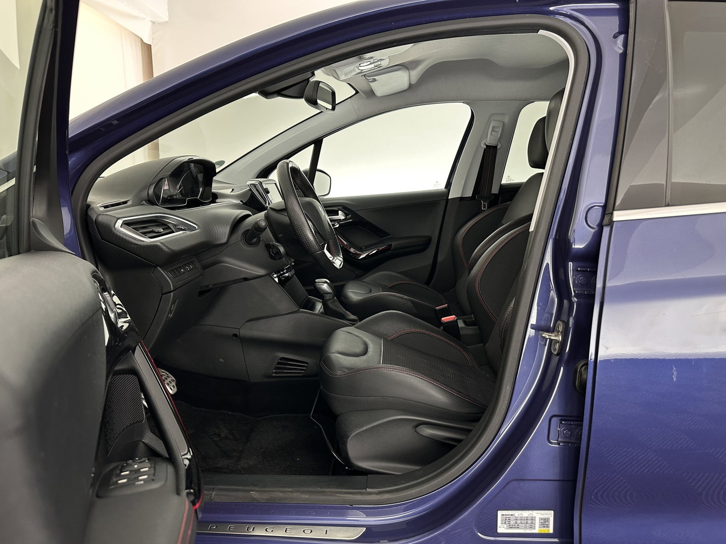 Peugeot 208 1.6 BlueHDi GT-line *LEATHER-FABRIC | SPORT-SEATS | CARPLAY | PRIVACY-GLASS | ECC | PDC | CRUISE | 17''ALU*