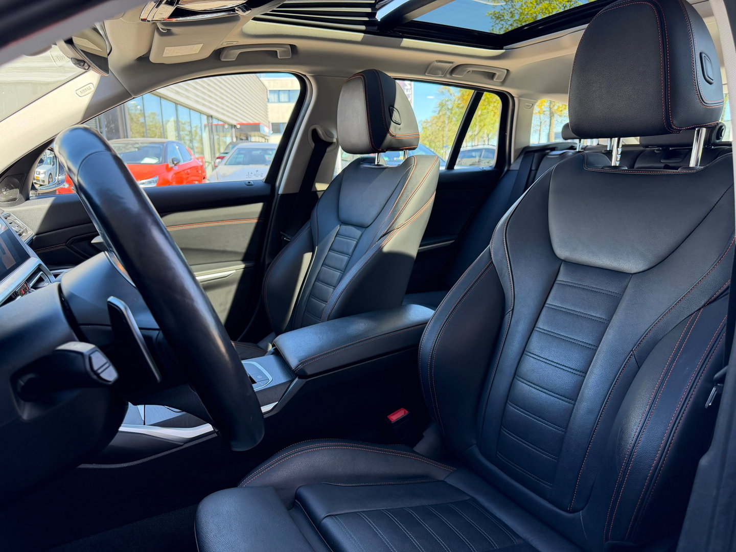 BMW 3 Serie Touring 330i High Exe Pano|Leder|Harman&Kardon|Memory|Carplay|Keyless|Camera