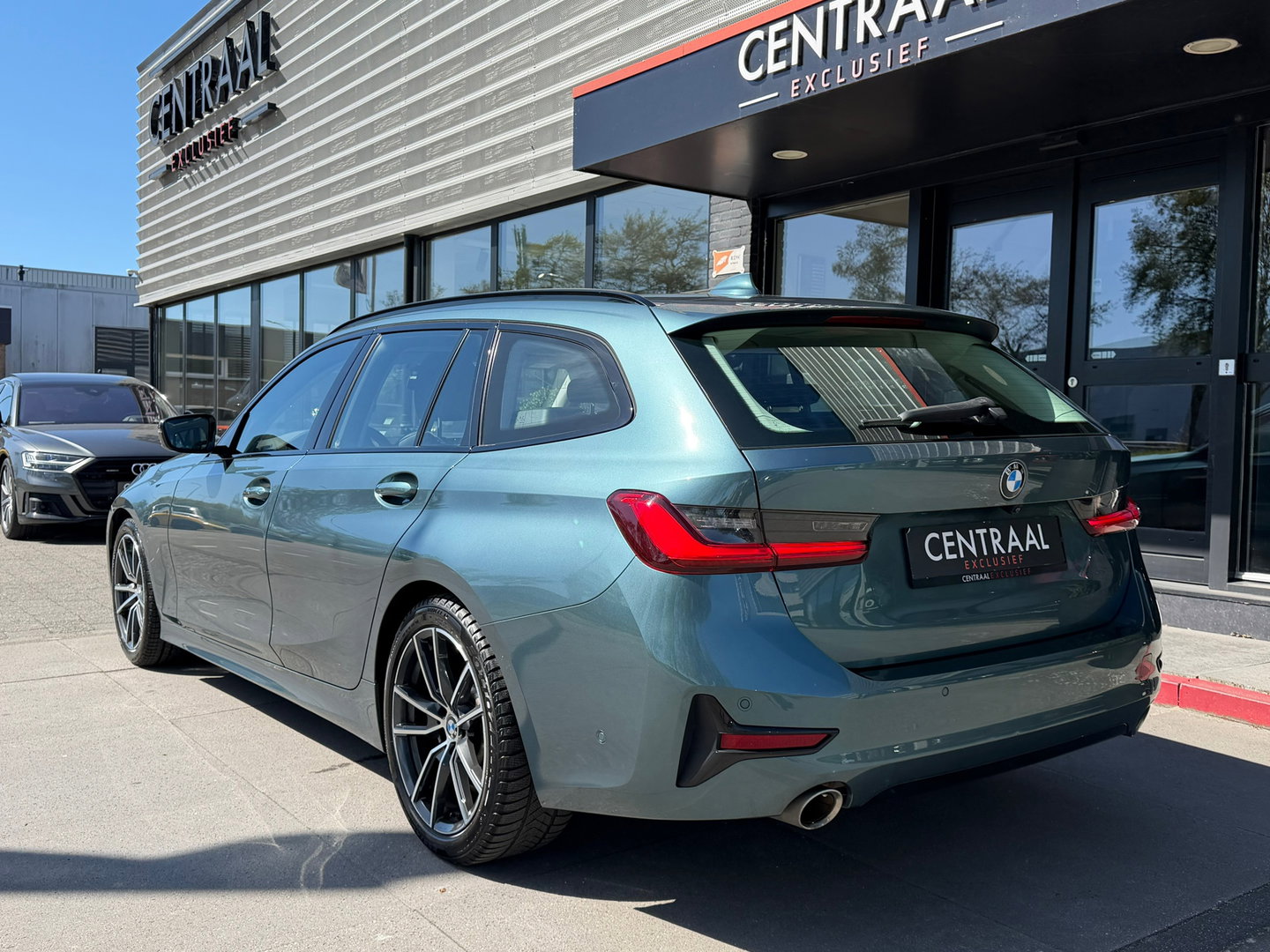 BMW 3 Serie Touring 330i High Exe Pano|Leder|Harman&Kardon|Memory|Carplay|Keyless|Camera