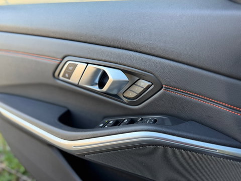 BMW 3 Serie Touring 330i High Exe Pano|Leder|Harman&Kardon|Memory|Carplay|Keyless|Camera