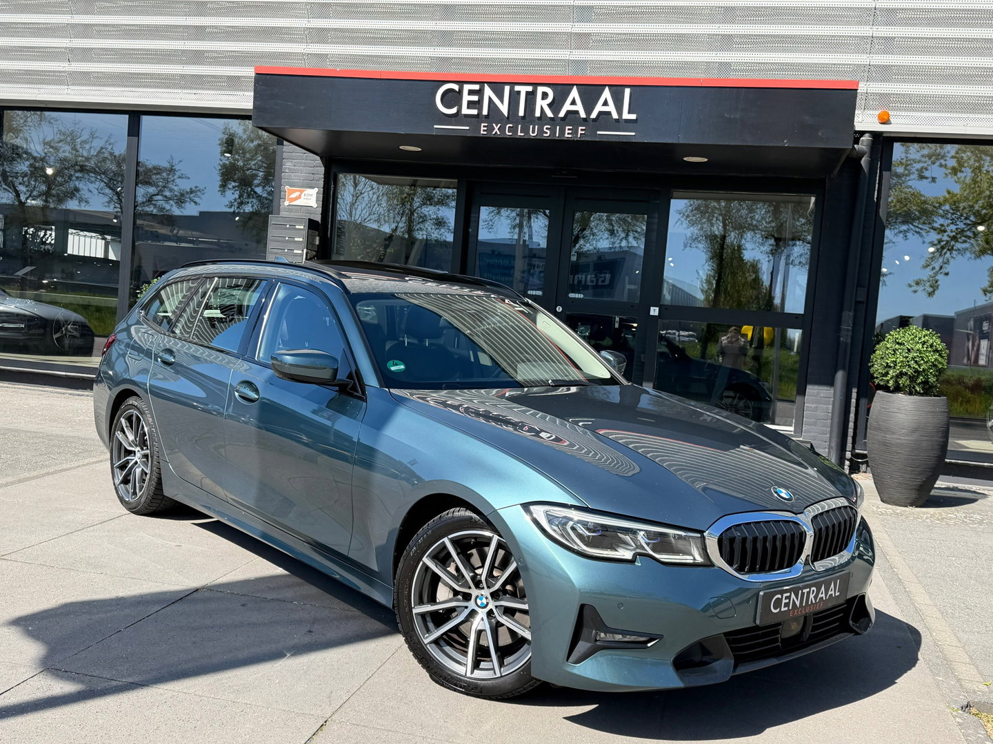 BMW 3 Serie Touring 330i High Exe Pano|Leder|Harman&Kardon|Memory|Carplay|Keyless|Camera
