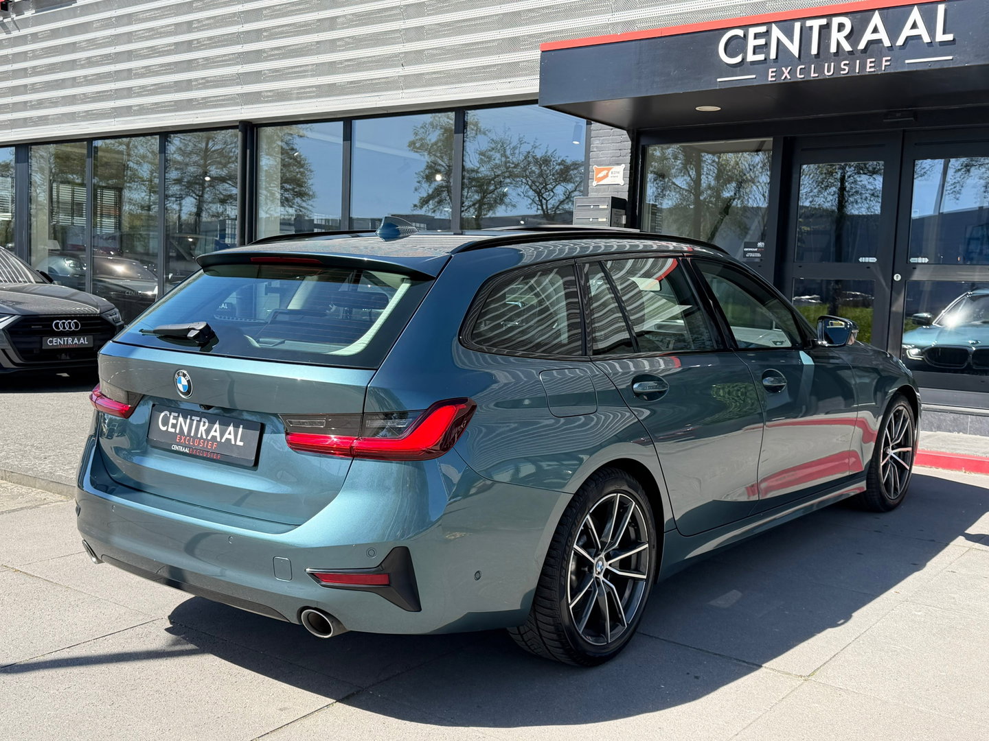 BMW 3 Serie Touring 330i High Exe Pano|Leder|Harman&Kardon|Memory|Carplay|Keyless|Camera