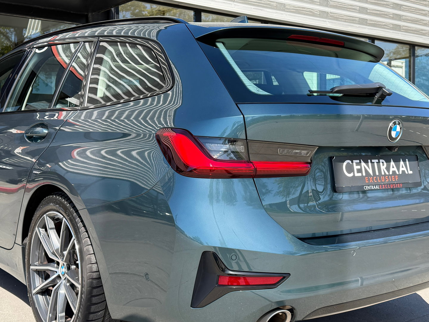 BMW 3 Serie Touring 330i High Exe Pano|Leder|Harman&Kardon|Memory|Carplay|Keyless|Camera