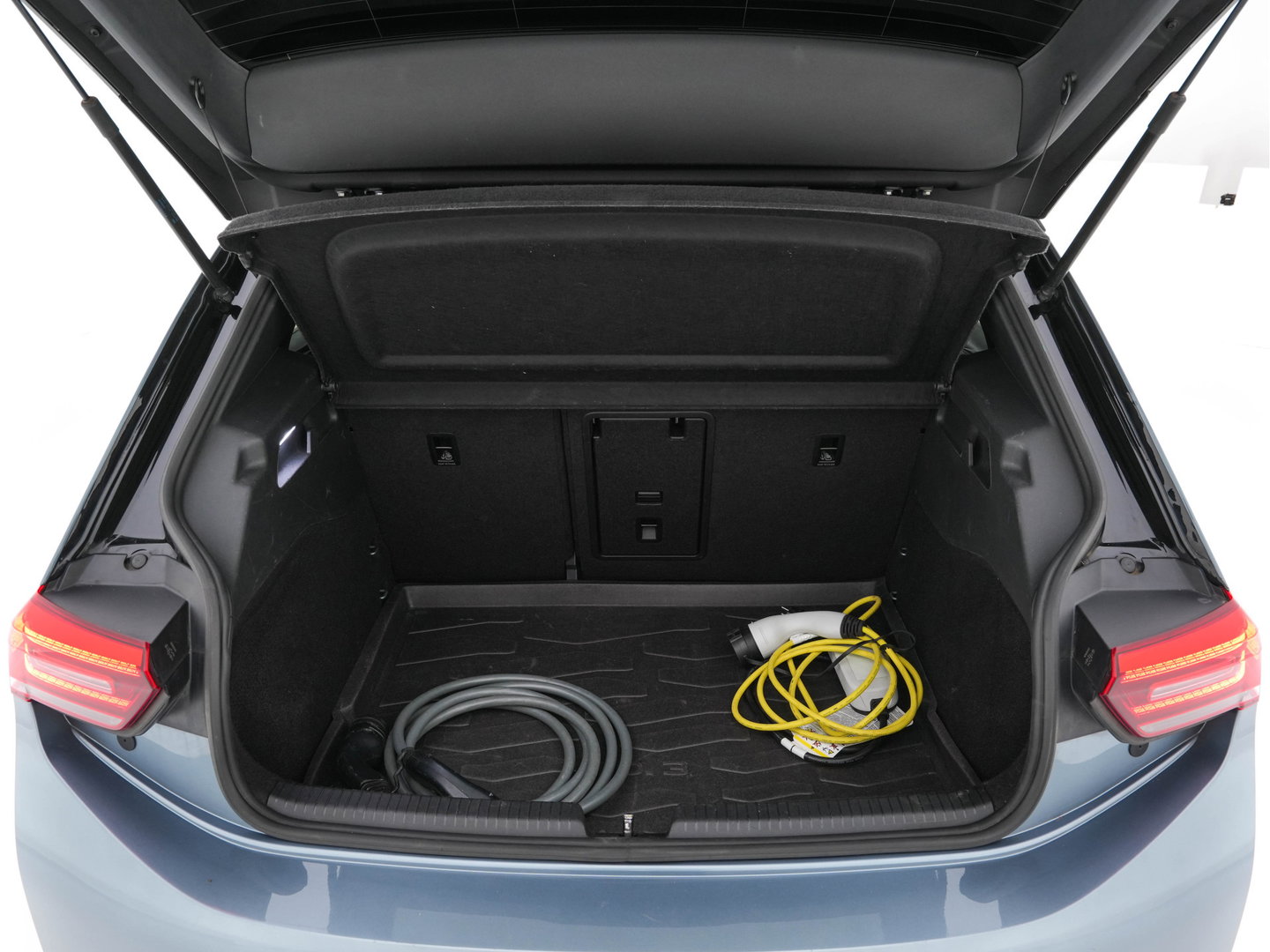 Volkswagen ID.3 Pro 58 kWh [ 3-Fase ] (INCL.BTW) *PANO | HEAD-UP | ADAPTIVE-CRUISE | BLINDSPOT | FULL-LED | HEATED-COMFORTSEATS | CAMERA | DIGI-COCKPIT | AMBIENT-LIGHT | DAB | PRIVACY-GLASS | CARPLAY | NAVI-FULLMAP | ECC | PDC*