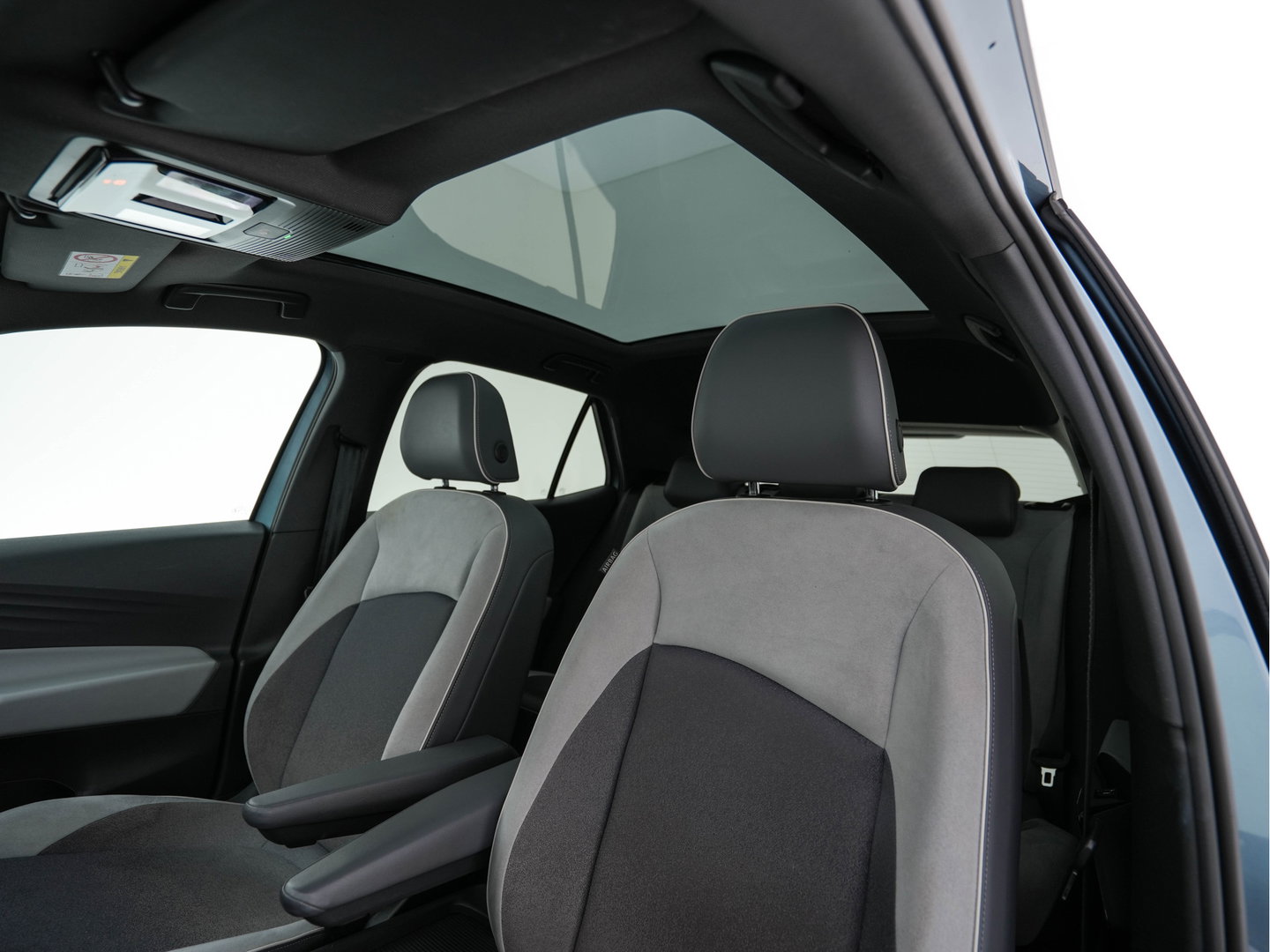 Volkswagen ID.3 Pro 58 kWh [ 3-Fase ] (INCL.BTW) *PANO | HEAD-UP | ADAPTIVE-CRUISE | BLINDSPOT | FULL-LED | HEATED-COMFORTSEATS | CAMERA | DIGI-COCKPIT | AMBIENT-LIGHT | DAB | PRIVACY-GLASS | CARPLAY | NAVI-FULLMAP | ECC | PDC*