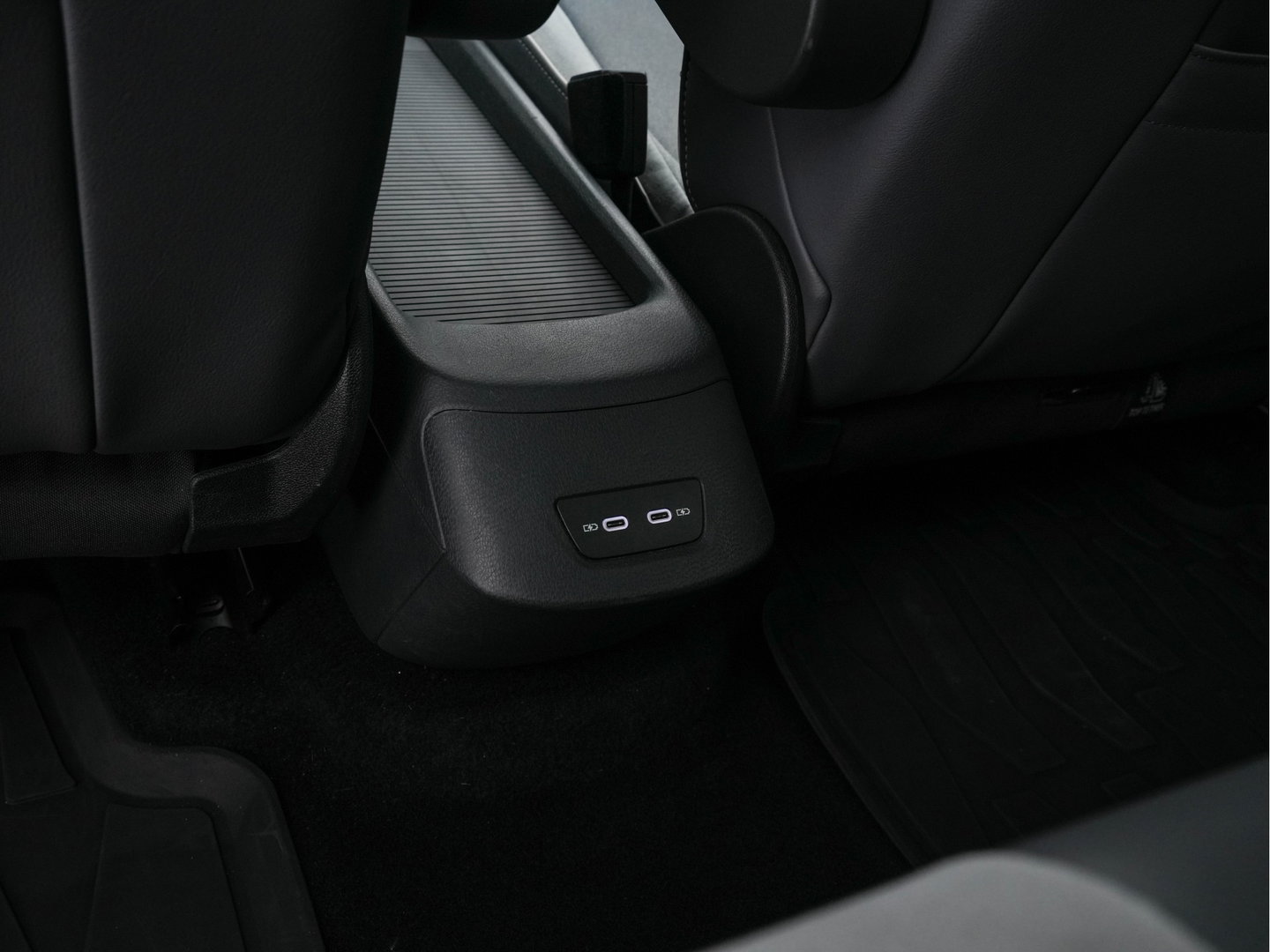 Volkswagen ID.3 Pro 58 kWh [ 3-Fase ] (INCL.BTW) *PANO | HEAD-UP | ADAPTIVE-CRUISE | BLINDSPOT | FULL-LED | HEATED-COMFORTSEATS | CAMERA | DIGI-COCKPIT | AMBIENT-LIGHT | DAB | PRIVACY-GLASS | CARPLAY | NAVI-FULLMAP | ECC | PDC*