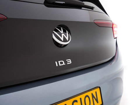 Volkswagen ID.3 Pro 58 kWh [ 3-Fase ] (INCL.BTW) *PANO | HEAD-UP | ADAPTIVE-CRUISE | BLINDSPOT | FULL-LED | HEATED-COMFORTSEATS | CAMERA | DIGI-COCKPIT | AMBIENT-LIGHT | DAB | PRIVACY-GLASS | CARPLAY | NAVI-FULLMAP | ECC | PDC*