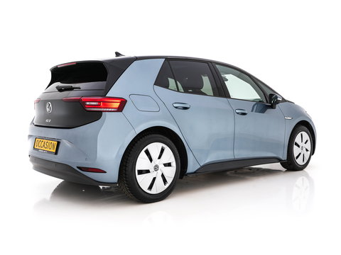 Volkswagen ID.3 Pro 58 kWh [ 3-Fase ] (INCL.BTW) *PANO | HEAD-UP | ADAPTIVE-CRUISE | BLINDSPOT | FULL-LED | HEATED-COMFORTSEATS | CAMERA | DIGI-COCKPIT | AMBIENT-LIGHT | DAB | PRIVACY-GLASS | CARPLAY | NAVI-FULLMAP | ECC | PDC*