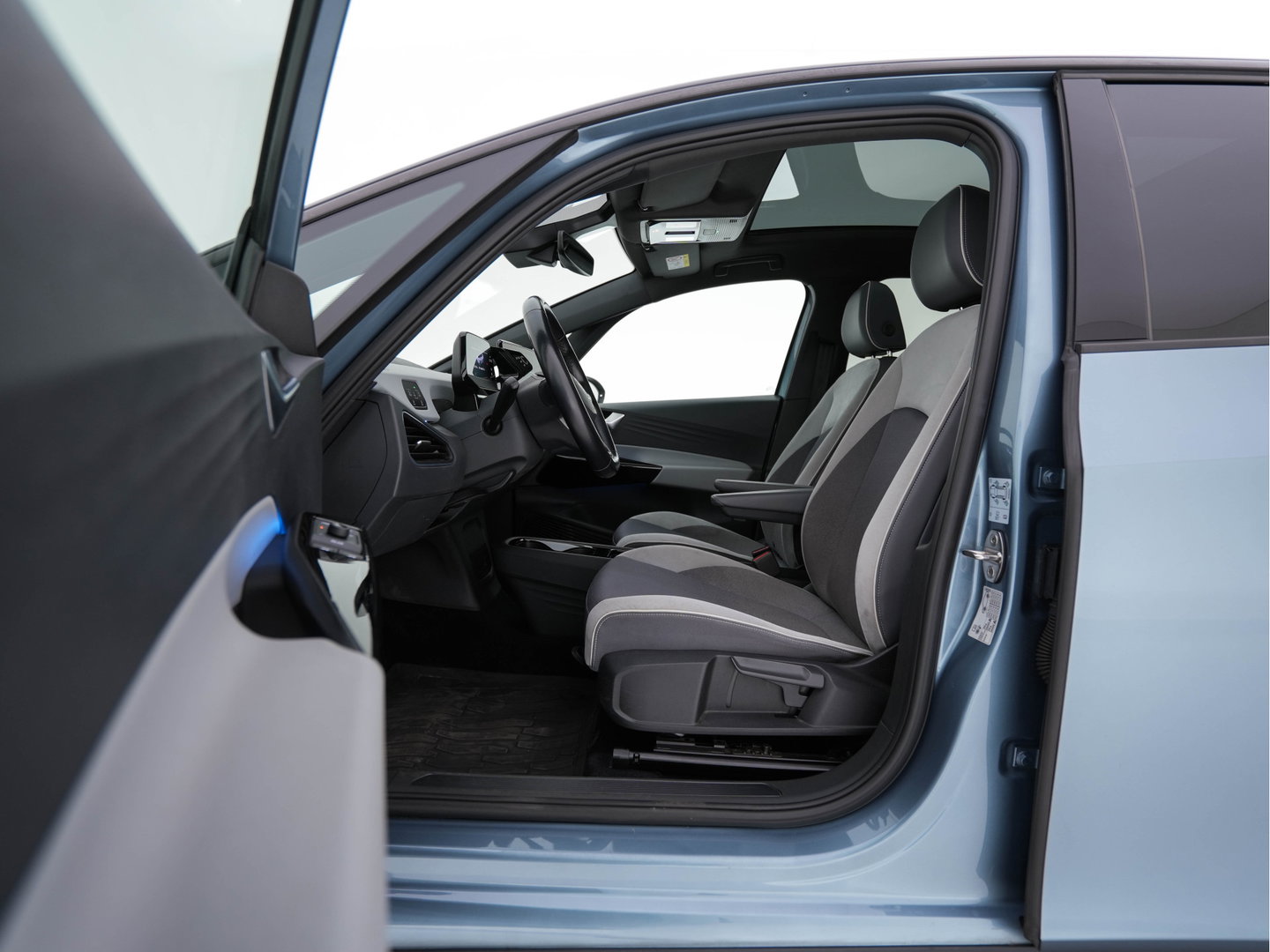 Volkswagen ID.3 Pro 58 kWh [ 3-Fase ] (INCL.BTW) *PANO | HEAD-UP | ADAPTIVE-CRUISE | BLINDSPOT | FULL-LED | HEATED-COMFORTSEATS | CAMERA | DIGI-COCKPIT | AMBIENT-LIGHT | DAB | PRIVACY-GLASS | CARPLAY | NAVI-FULLMAP | ECC | PDC*