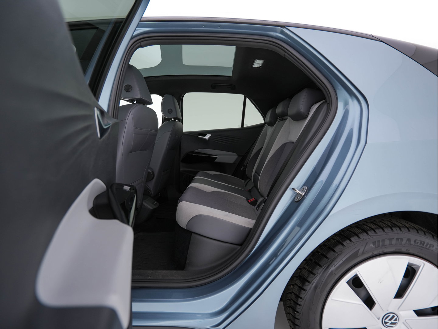 Volkswagen ID.3 Pro 58 kWh [ 3-Fase ] (INCL.BTW) *PANO | HEAD-UP | ADAPTIVE-CRUISE | BLINDSPOT | FULL-LED | HEATED-COMFORTSEATS | CAMERA | DIGI-COCKPIT | AMBIENT-LIGHT | DAB | PRIVACY-GLASS | CARPLAY | NAVI-FULLMAP | ECC | PDC*