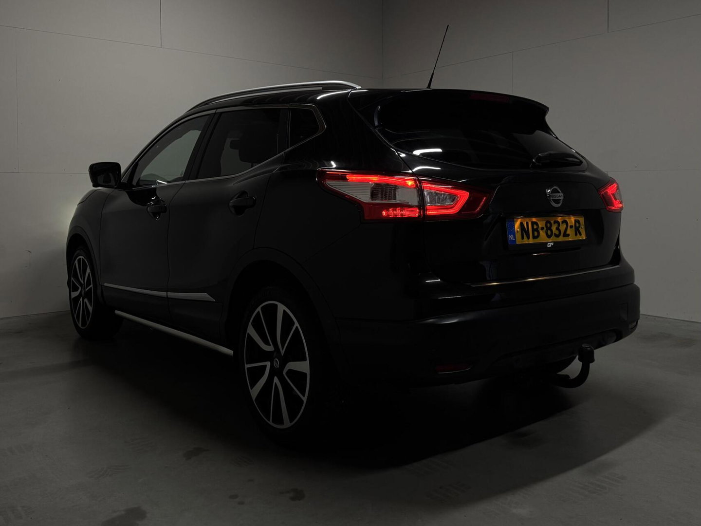 Nissan QASHQAI 1.6 Pano Camera Leer Trekh. Stoelv. NAP