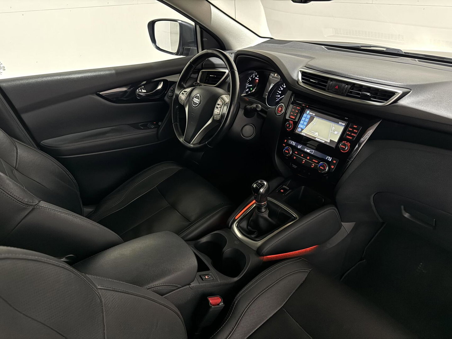 Nissan QASHQAI 1.6 Pano Camera Leer Trekh. Stoelv. NAP
