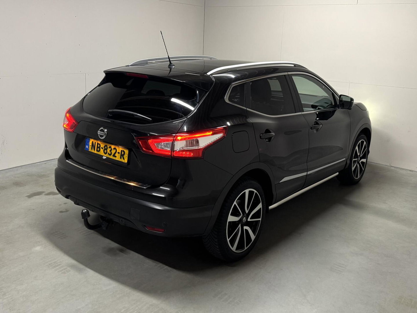 Nissan QASHQAI 1.6 Pano Camera Leer Trekh. Stoelv. NAP