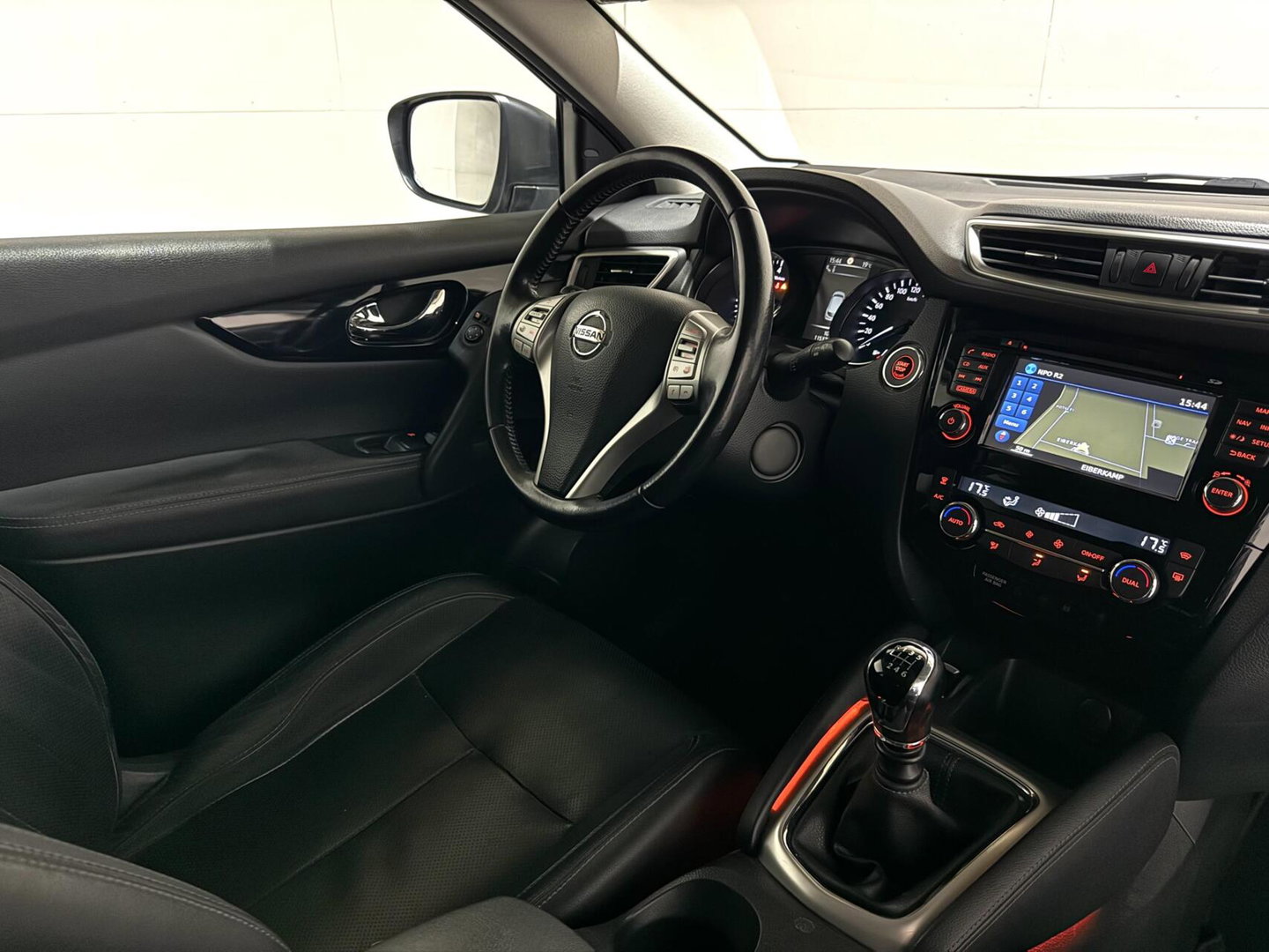 Nissan QASHQAI 1.6 Pano Camera Leer Trekh. Stoelv. NAP