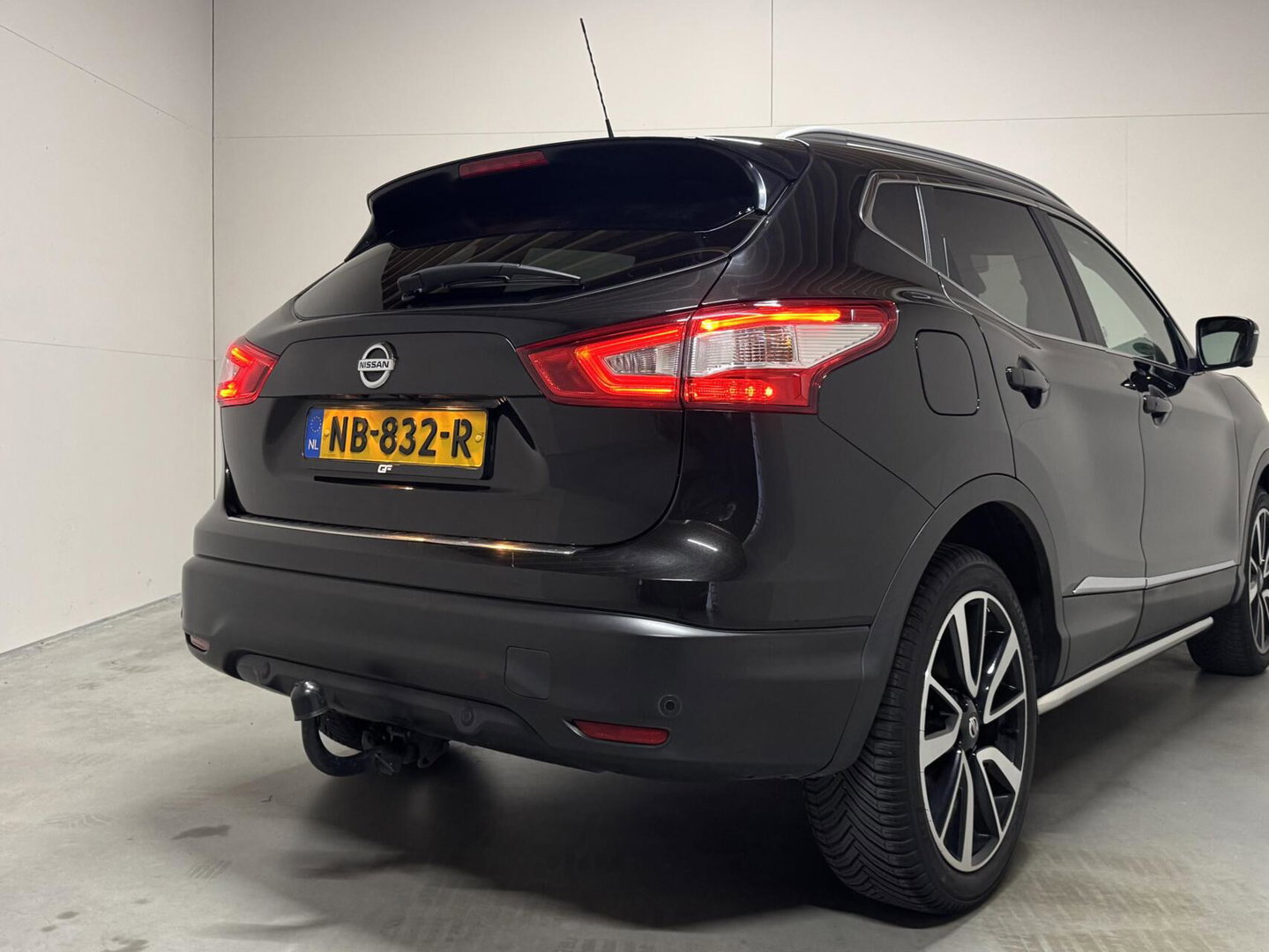Nissan QASHQAI 1.6 Pano Camera Leer Trekh. Stoelv. NAP