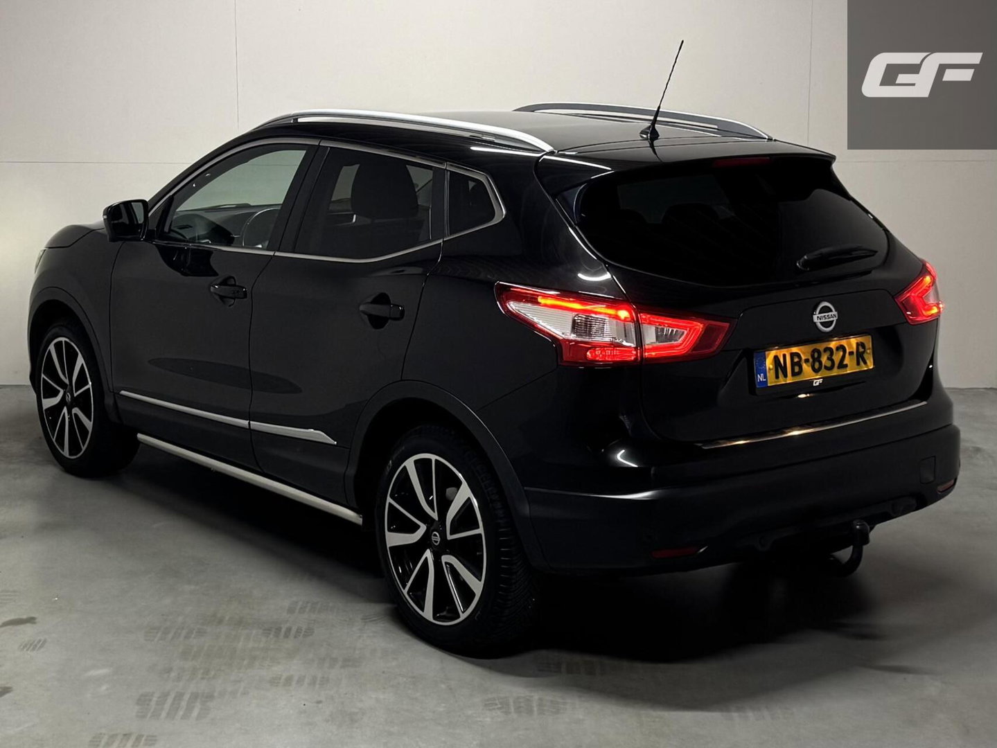 Nissan QASHQAI 1.6 Pano Camera Leer Trekh. Stoelv. NAP