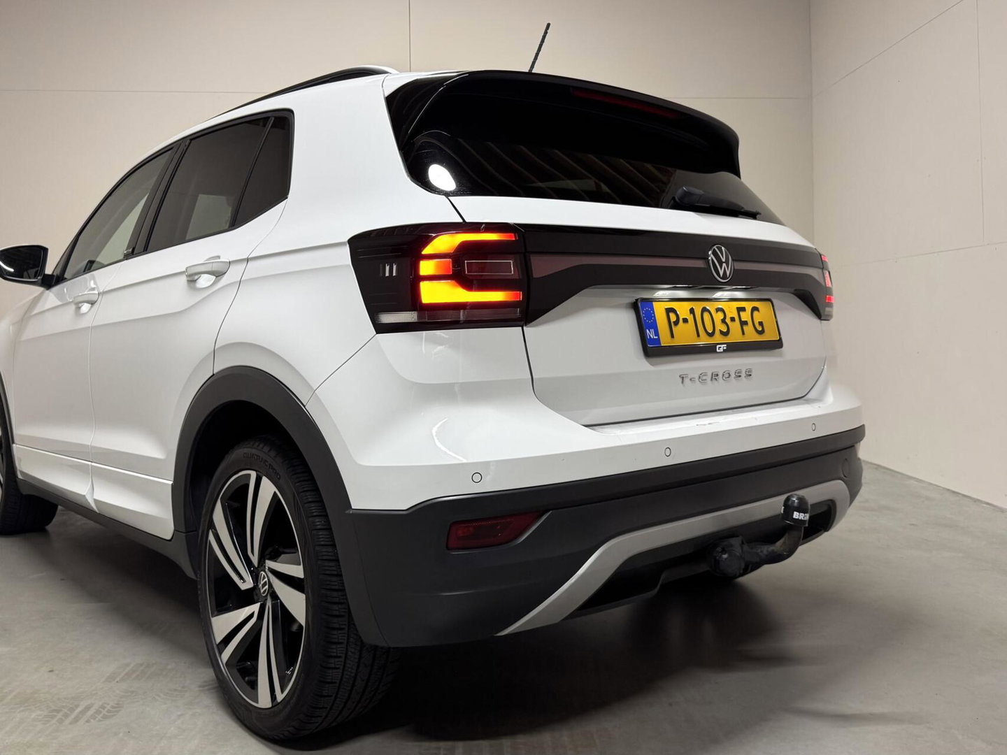 Volkswagen T-Cross 1.0 TSI R-Line DSG Carplay Trekh. Stoelv. NAP