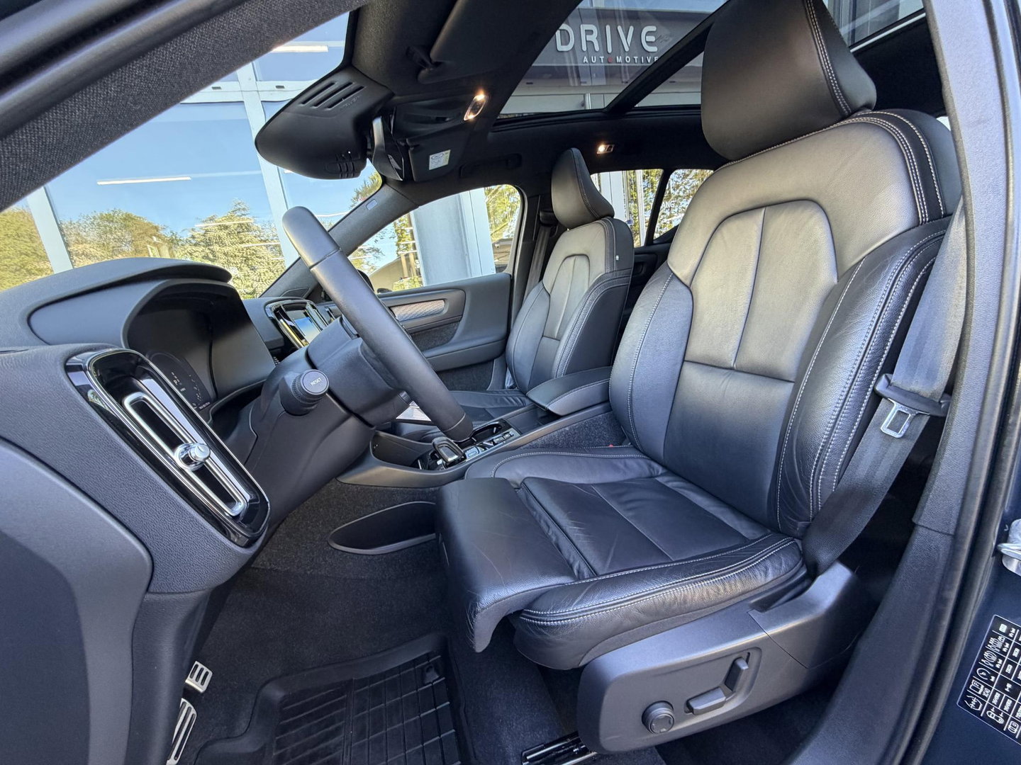 Volvo XC40 1.5 T4 Recharge R-Design |Pano|Leer|Winterpakket|Cam|20"